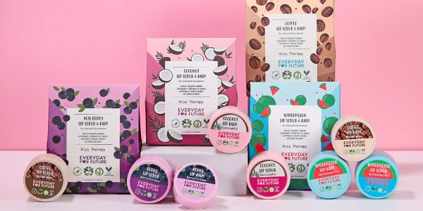 Kit labbra composti da lip scrub e lip balm disponibili in quattro referenze, perfetti per labbra sempre nutrite durante tutta la giornata