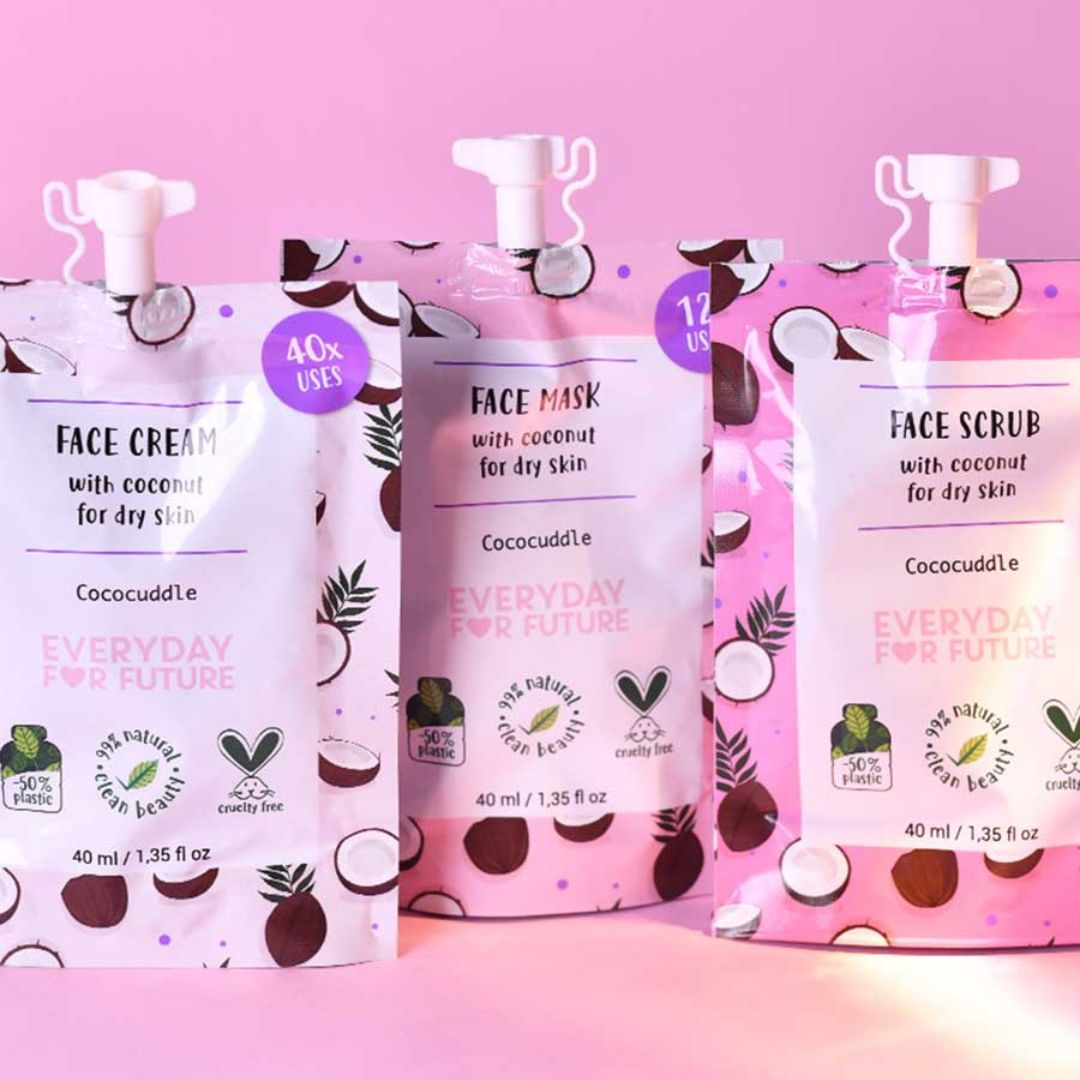 Crema, maschera e scrub viso della linea Cococuddle con estratto di olio di cocco