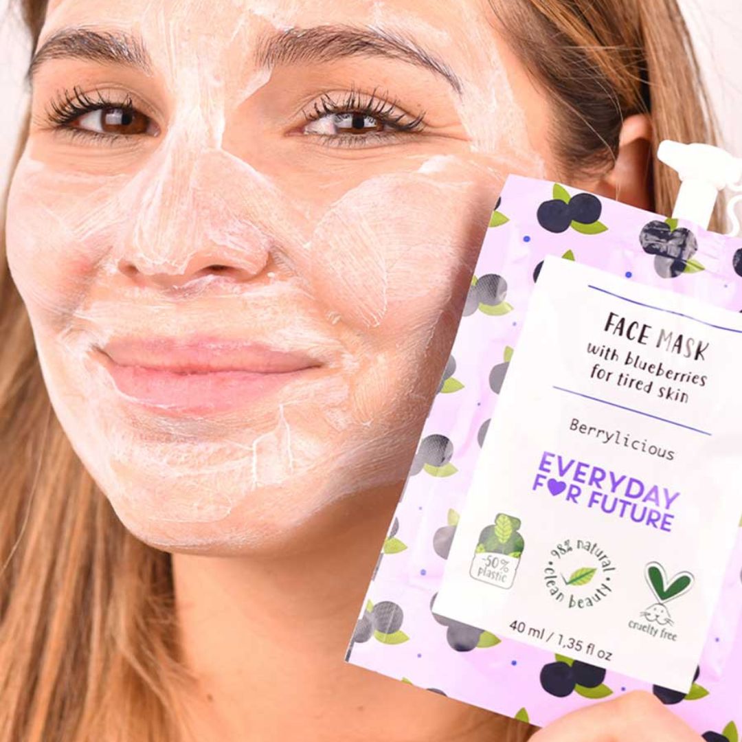Applicazione Maschera viso Berrylicious con estratto di mirtilli