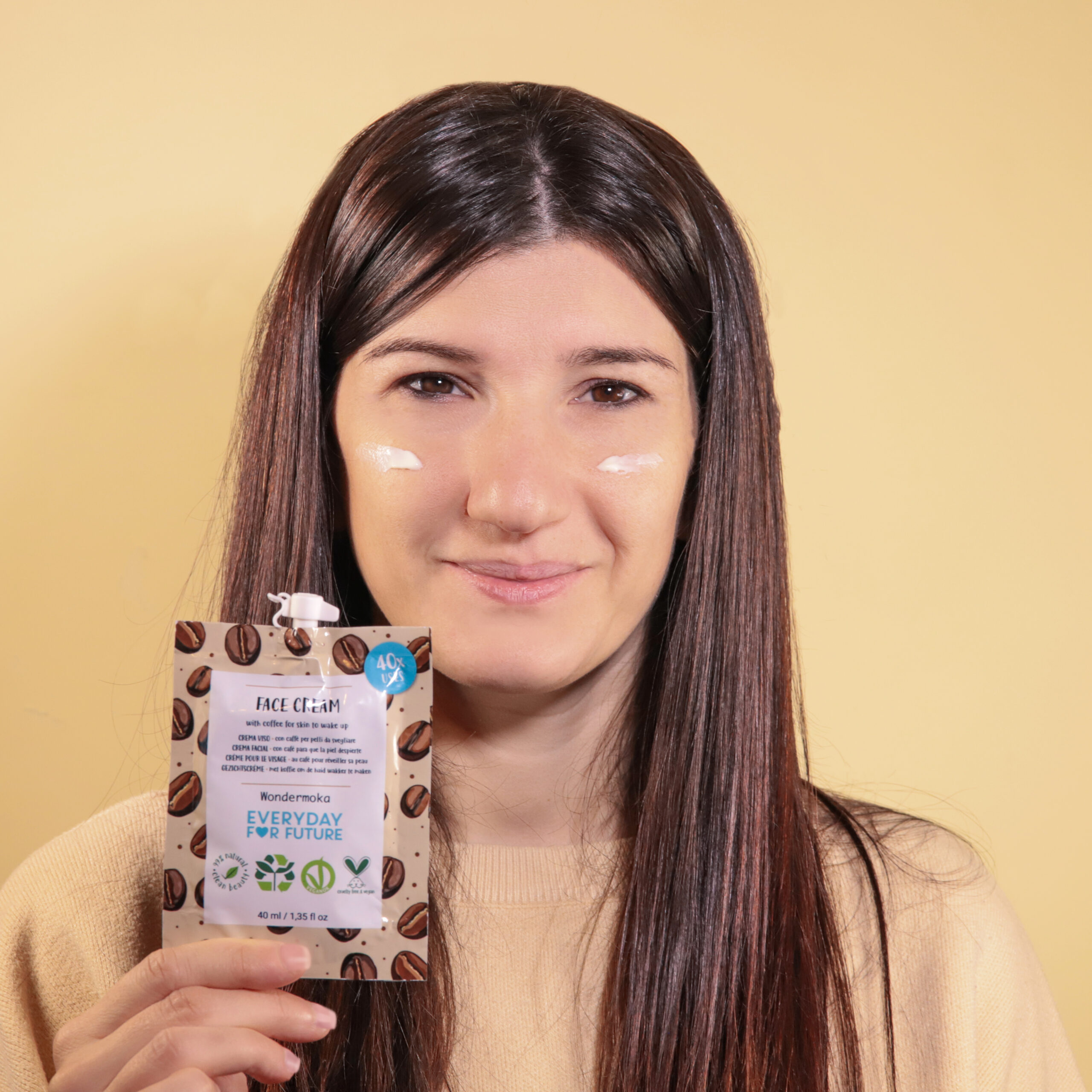 Applicazione crema viso energizzante - Wondermoka