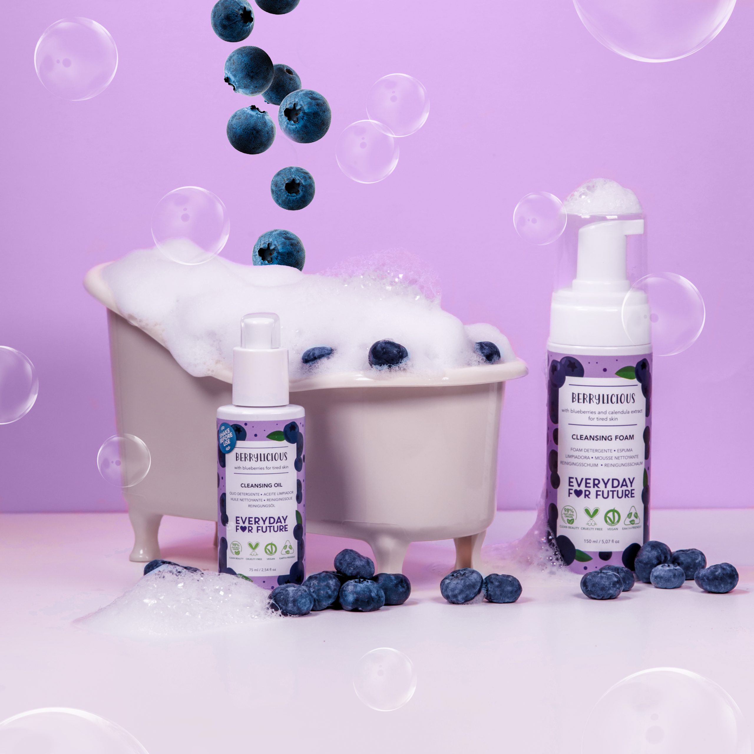 Immagine editoriale del kit doppia detersione Berrylicious composto da olio e foam detergente